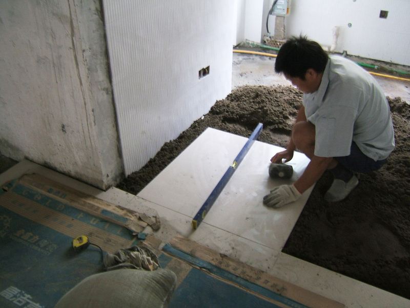 瓷磚怎樣貼更好？看專(zhuān)業(yè)泥工給的14條鋪貼建議！
