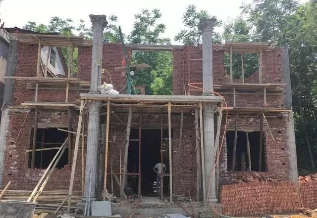 農村自建房巧用羅馬柱，讓房子高端大氣還不貴！