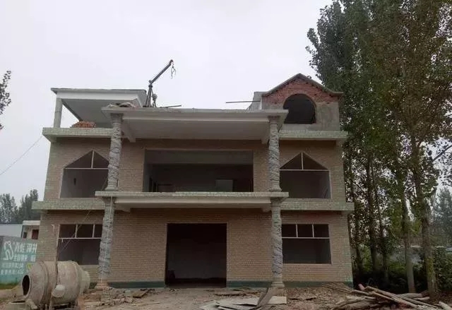 農村自建房巧用羅馬柱，讓房子高端大氣還不貴！