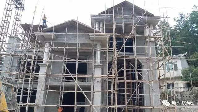 農村自建房巧用羅馬柱，讓房子高端大氣還不貴！