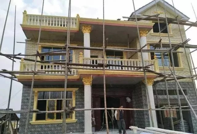 農村自建房巧用羅馬柱，讓房子高端大氣還不貴！
